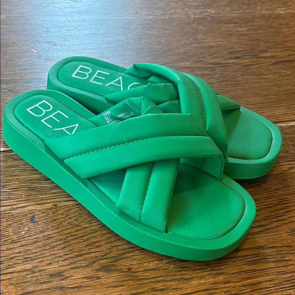 Beach by Matisse Piper puffy slide size 10 green